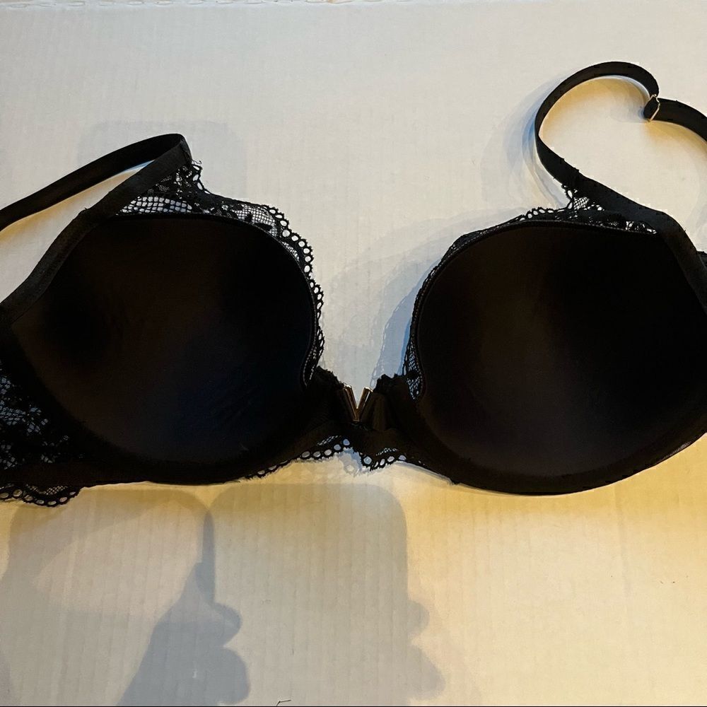 Victoria Secret plunge bra Black 34D lace trimmed underwire lightly padded